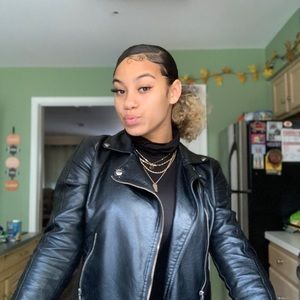 Meet your Posher, Desiree